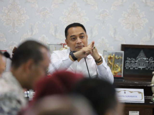 Wali Kota Surabaya Eri Cahyadi saat menggelar pertemyan denga para PD dan Camat