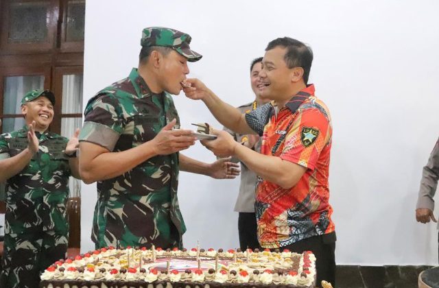 Pangdam IV Diponegoro dan Puluhan anggota TNI pagi pagi subuh Gerudug Kediaman Kapolda Jateng, Ternyata.