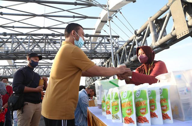 Harga Plastik Naik hingga 60%, UMKM Surabaya Mulai Tertekan