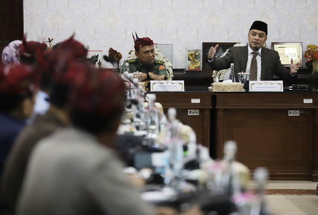 Wali Kota Eri Cahyadi saat memaparkan strategi pembangunan di kota Surabaya dihadapan Peserta