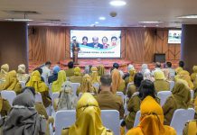 Wali Kota Surabaya Eri Cahyadi saat membuka pelatihan Transformational Leadership di gedung Pascasarjana Unair yang diikuti oleh para pejabat struktural Pemkot Surabaya