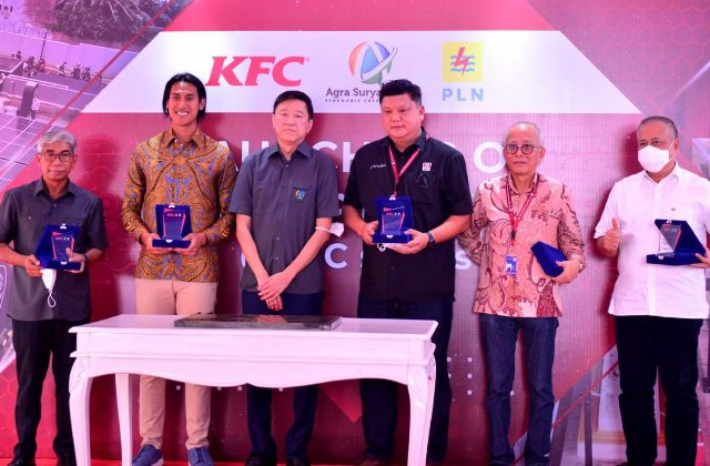 Pembangkit Listrik Tenaga Surya (PLTS) dan Stasiun Pengisian Kendaraan Listrik Umum (SPKLU) Tersedia di Gerai KFC