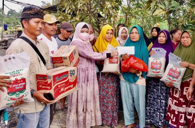 Legislator PDIP Kunjungi dan Beri Batuan Korban Kebakaran