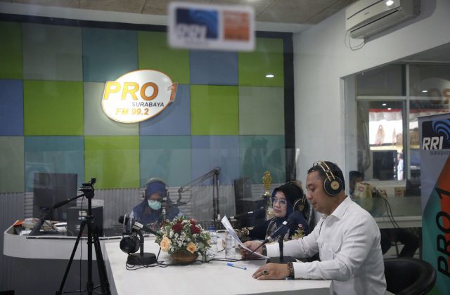 Di Hari Radio Nasional 2022,  Cak Eri Cahyadi dan Ning Rini Jadi Presenter Berita di RRI