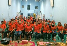Para kader PDIP kecamatan sukolilo saat berfoto seusai menggelar rapat konsolidasi dengan pengurus DPC PDIP Surabaya