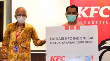 KFC Indonesia salurkan donasi hasil program Bucket For Given, Bucket For Good secara simbolis