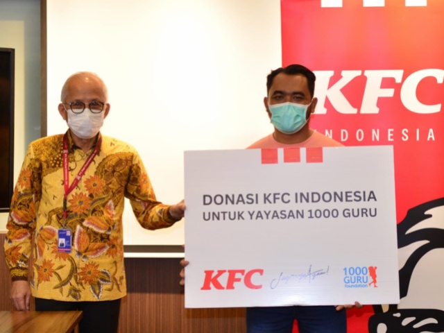 KFC Indonesia salurkan donasi hasil program Bucket For Given, Bucket For Good secara simbolis