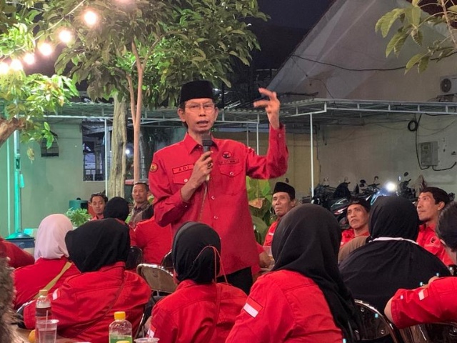 Adi Sutarwijono saat turun temui kader untuk menyolidkan barisan dalam rangka menghadapi pemilu 2024 mendatang