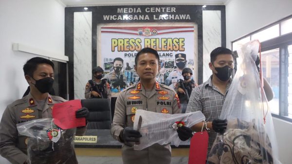 Kapolres Pemalang AKBP Ari Wibowo saat menggelar konferensi pers di Media Center Wicaksana Laghawa Polres Pemalang, Kamis (22/9/2022).