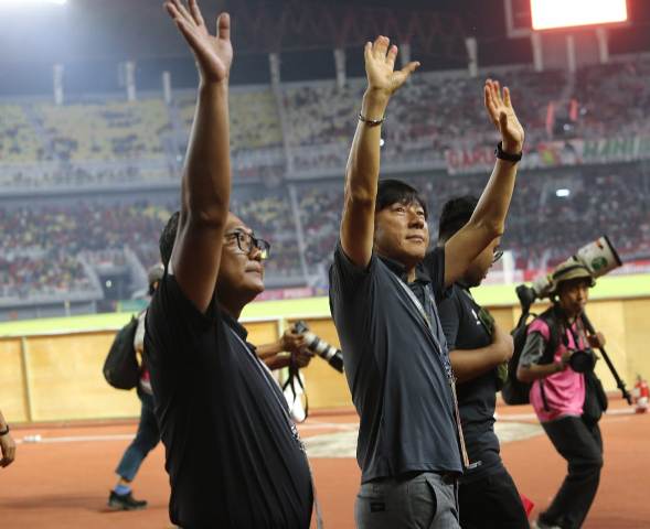 pelatih Shin Tae-yong ketika merayakan kemenangan Tim nas Indonesia atas vietnam