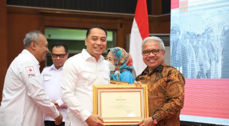 PMI Gandeng Disnaker Jatim, Wali Kota Eri Cahyadi berharap stok darah di Surabaya aman