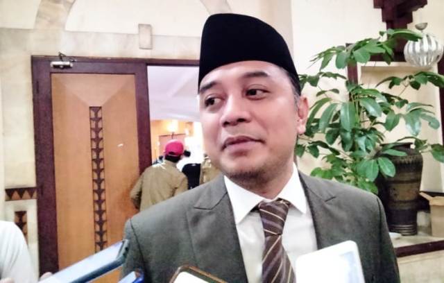 Wali Kota Eri Cahyadi seusai mengikuti rapat paripurna digedung DPRD Surabaya