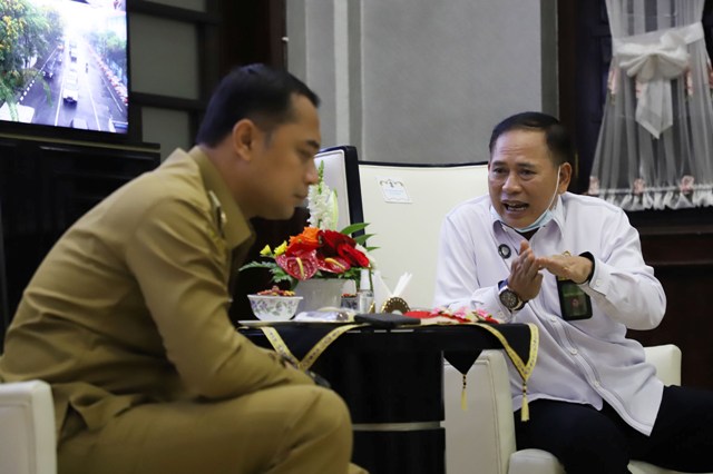 wali kota Surabaya saat bertemu ketua pengadilan agama
