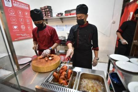 Jadi UMKM sukses, Ayam Canton Surabaja kini gandeng MBR dan karang taruna