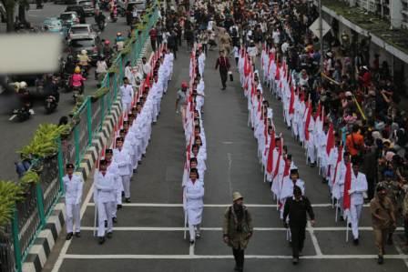 Parade peserta Surabaya juang
