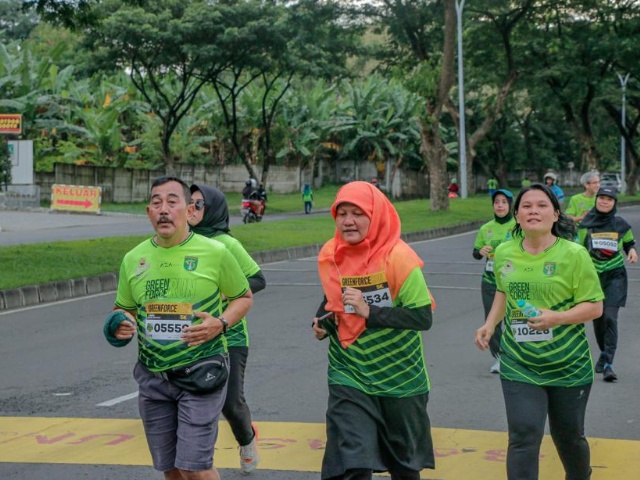 Reni Astuti, Wakil ketua DPRD surabaya saat mengikuti Green Force Run 2023