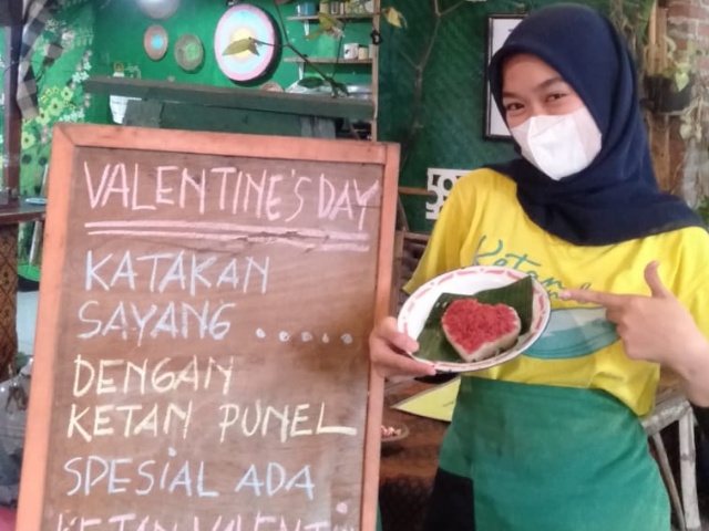 Ketan valentine salah satu olahan andalan dari kedai ketan di Surabaya
