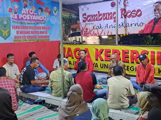 Anas Karno saat menggelar kegiatan sambung roso dengan warga Kedung Tomas Kelurahan Menur Pumpungan, Kecamatan Sukolilo Surabaya