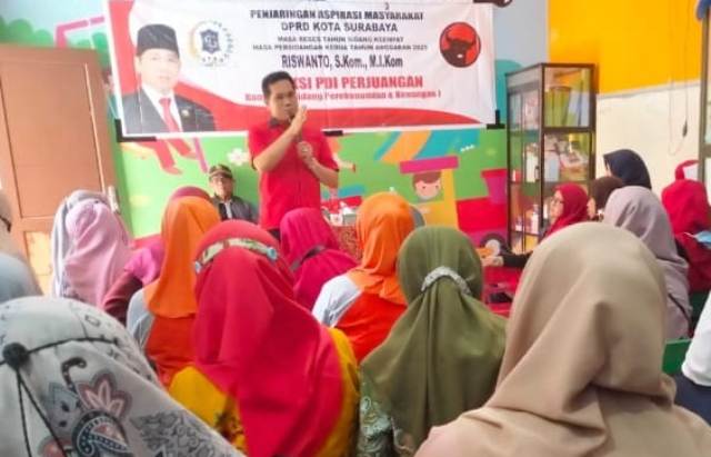 Riswanto Anggota KOmisi B DPRD Surabaya saat melakukan RESES