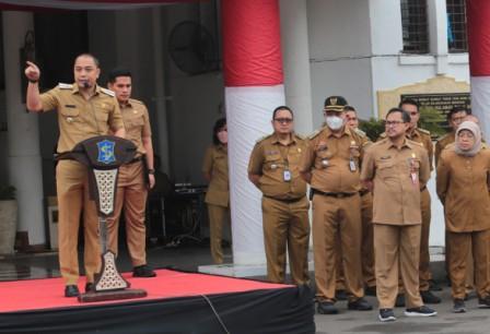 Wali Kota Surabaya Eri Cahyadi saat memberikan pengarahan kepada para ASN dilingkungan pemkot Surabaya