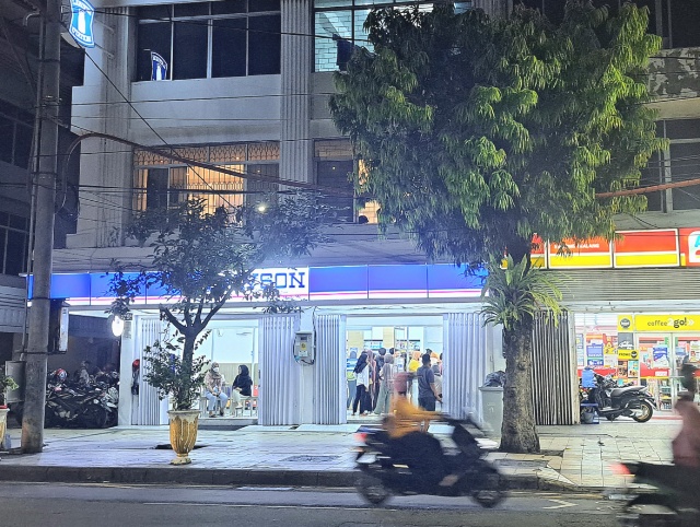Salah satu tempat usaha cafe dan resto dikawasan jalan embong malang yang tengah mendapat sorotan Komisi B DPRD Surabaya
