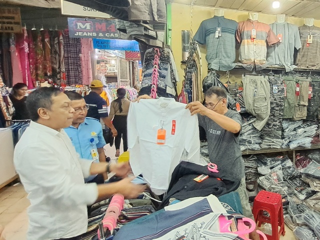 Anas Karno, Wakil Ketua Komisi B DPRD Kota Surabaya saat meninjau pasar Kapasan