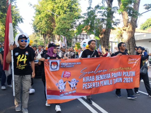 Sosialisasi yang dilakukan KPU Surabaya saat car free day dikawasan jalan Darmo Minggu (14/05/2023) Pagi