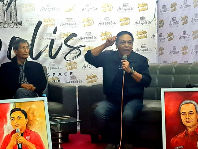 Anas Karno saat menjadi pembicara dalam diskusi di peresmian posko OMG