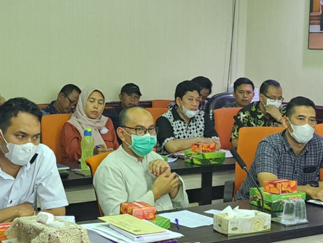 Pengelola Lawson saat mengikuti rapat dengar pendapat di Komisi B DPRD Surabaya