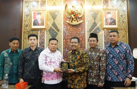 DPRD Jatim Terima Gubernur Provinsi Narathiwat Thailand Bahas Pendidikan dan Ekonomi
