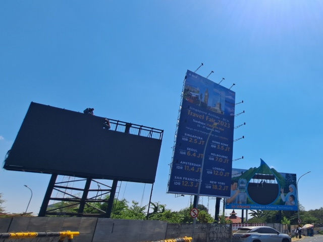 Reklame yang ada di Kota Surabaya