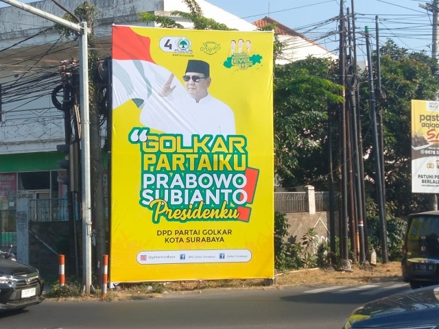 Baliho golkar partqiku prabowo subianto presidenku kini bermunculqn setelah adanya penertiban baliho baliho di jalanan kota Surabaya belum lama ini
