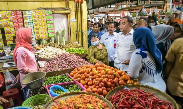 Wali Kota Surabaya Eri Cahyadi saat meninjau pasar Pucang beberapa waktu lalu