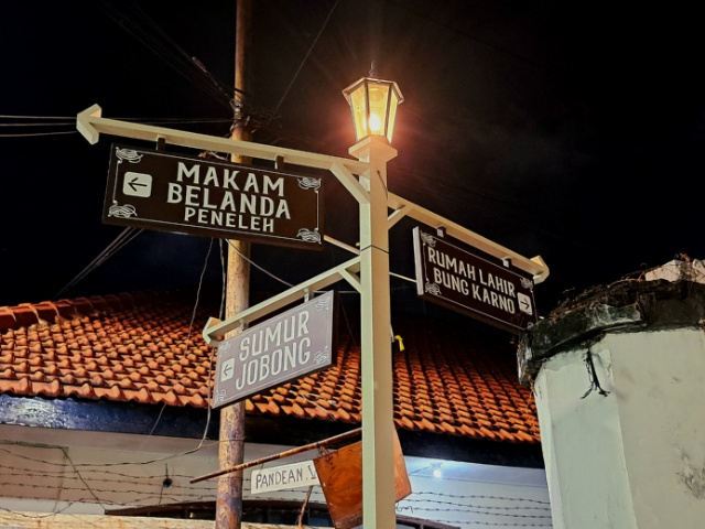 Penunjuk arah di wisata heritage