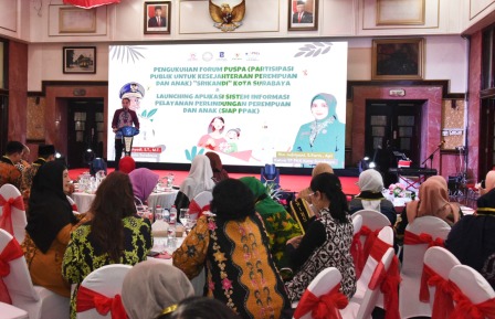 Wali Kota Eri saat launching Aplikasi Sistem Informasi Pelayanan Perlindungan Perempuan dan Anak (SIAP PPAK)