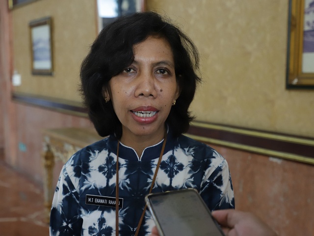 Kepala Badan Kesatuan Bangsa dan Politik (Bakesbangpol) Kota Surabaya, Maria Theresia Ekawati Rahayu