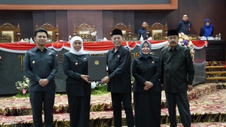 DPRD – Pemprov Jatim Sahkan Raperda Tentang Perubahan Penanaman Modal Menjadi Perda