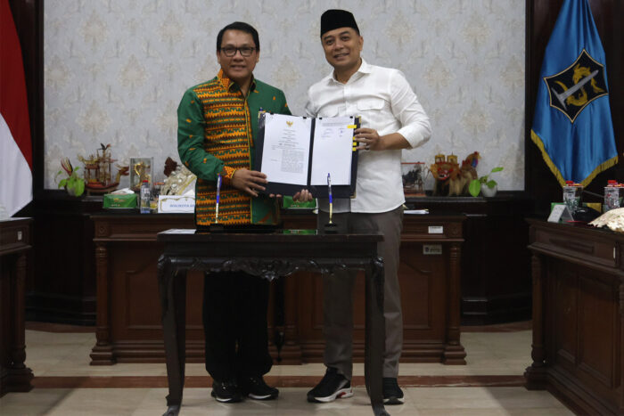 Wali Kota Surabaya Eri Cahyadi bersama Wali Kota Metro Wahdi Sirajuddin