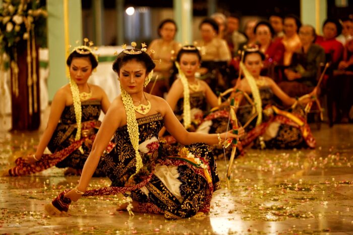 Mengenal Seni Tradisional Indonesia: 5 Warisan Budaya yang Patut Dilestarikan