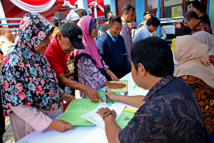 penyerahan sertifikat ptsl ta 2023 18