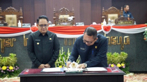 DPRD – Pemprov Jatim Sahkan Pelindungan dan Pemberdayaan KUMKM menjadi Perda