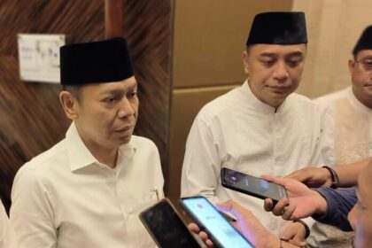 Adies Kadier Wakil Ketua Umum DPP Golkar bersama Wali Kota Surabaya Eri Cahyadi