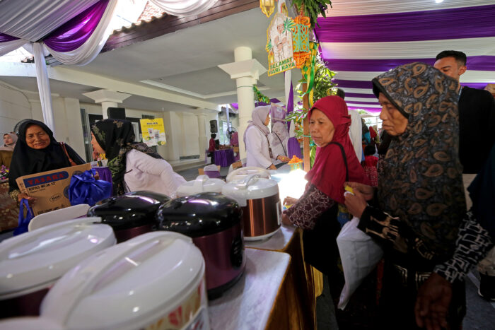 6.000 Keluarga Miskin di Surabaya Terima Bantuan Barang Lewat Garage Day