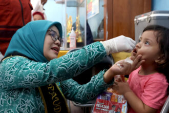 Rini Indrayani yang memiliki perhatian lebih terhadap anak-anak di Surabaya
