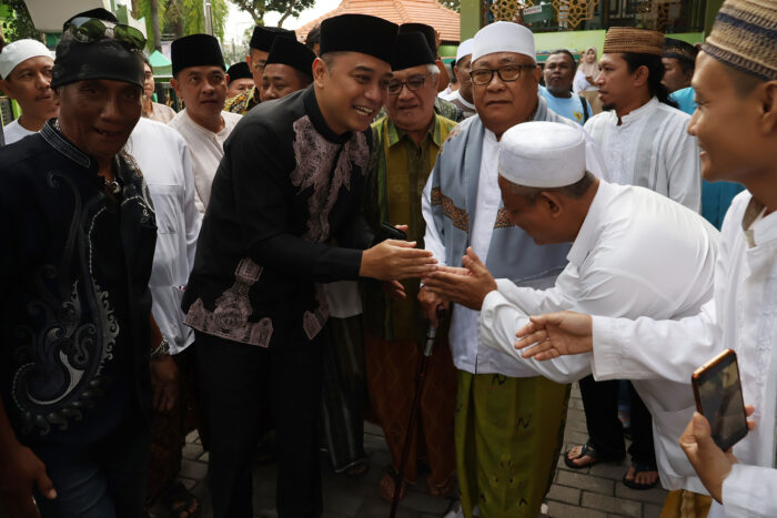 Wali Kota Surabaya Eri Cahyadi saat mengahdiri bukber masjid alkautsar9