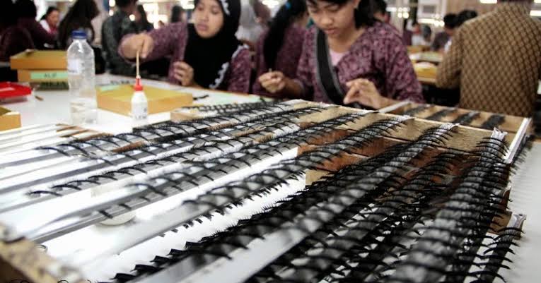 Kreasikan Bulu Mata Palsu Unikmu Sendiri, DIY Bulu Mata Palsu untuk Para Pecinta Kecantikan