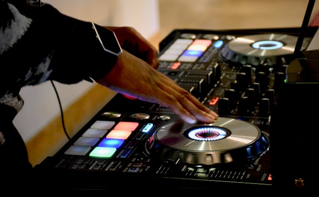 DJ Metrik, Sang Maestro Drum and Bass dari Hospital Records