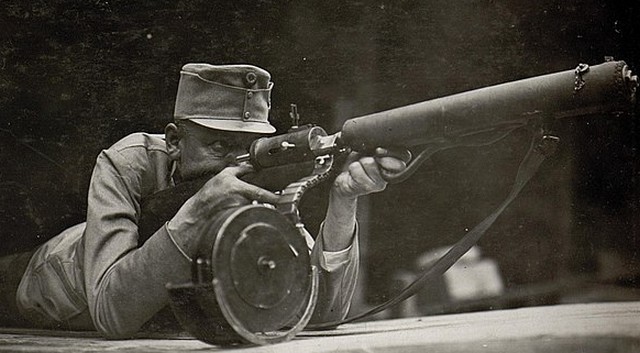 Hellriegel, Revolusi Senjata Api dan Kelahiran Submachine Gun