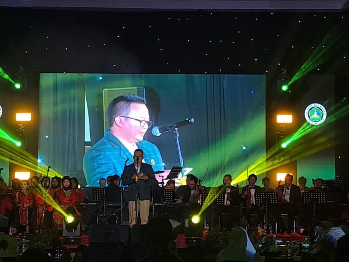 Rektor Umaha, dr. Hidayatullah Sp.N, saat memberikan sambutan di acara Gala Night Rayakan Satu Dekade Membangun Bangsa