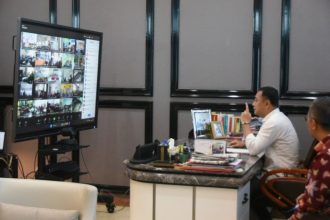 Wali Kota Eri Cahyadi saat memberikan pengarahan kepada para ASN dilingkungan Pemkot Surabaya secara daring